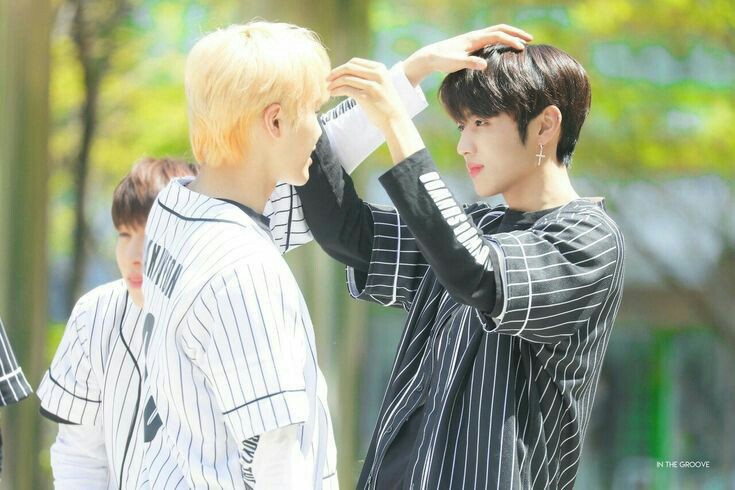 here& #39;e a thread of sunhak pics y& #39;all never knew u needed