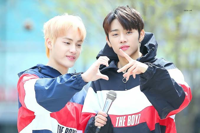 here& #39;e a thread of sunhak pics y& #39;all never knew u needed
