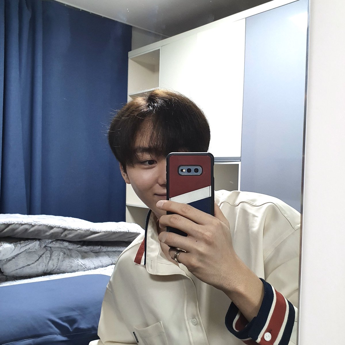 pledis_17's tweet photo. [17'S 승관] 방에서 찰칵🙃 https://t.co/i1CsuNF007
