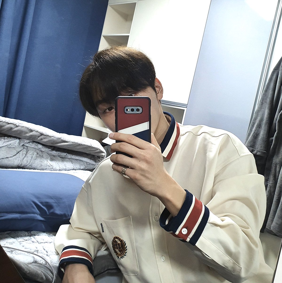 pledis_17's tweet photo. [17'S 승관] 방에서 찰칵🙃 https://t.co/i1CsuNF007