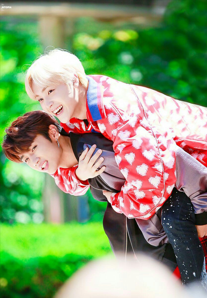 here& #39;e a thread of sunhak pics y& #39;all never knew u needed