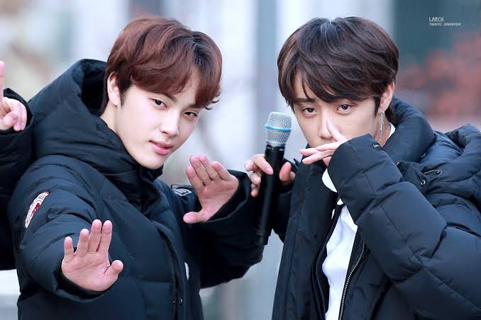 here& #39;e a thread of sunhak pics y& #39;all never knew u needed