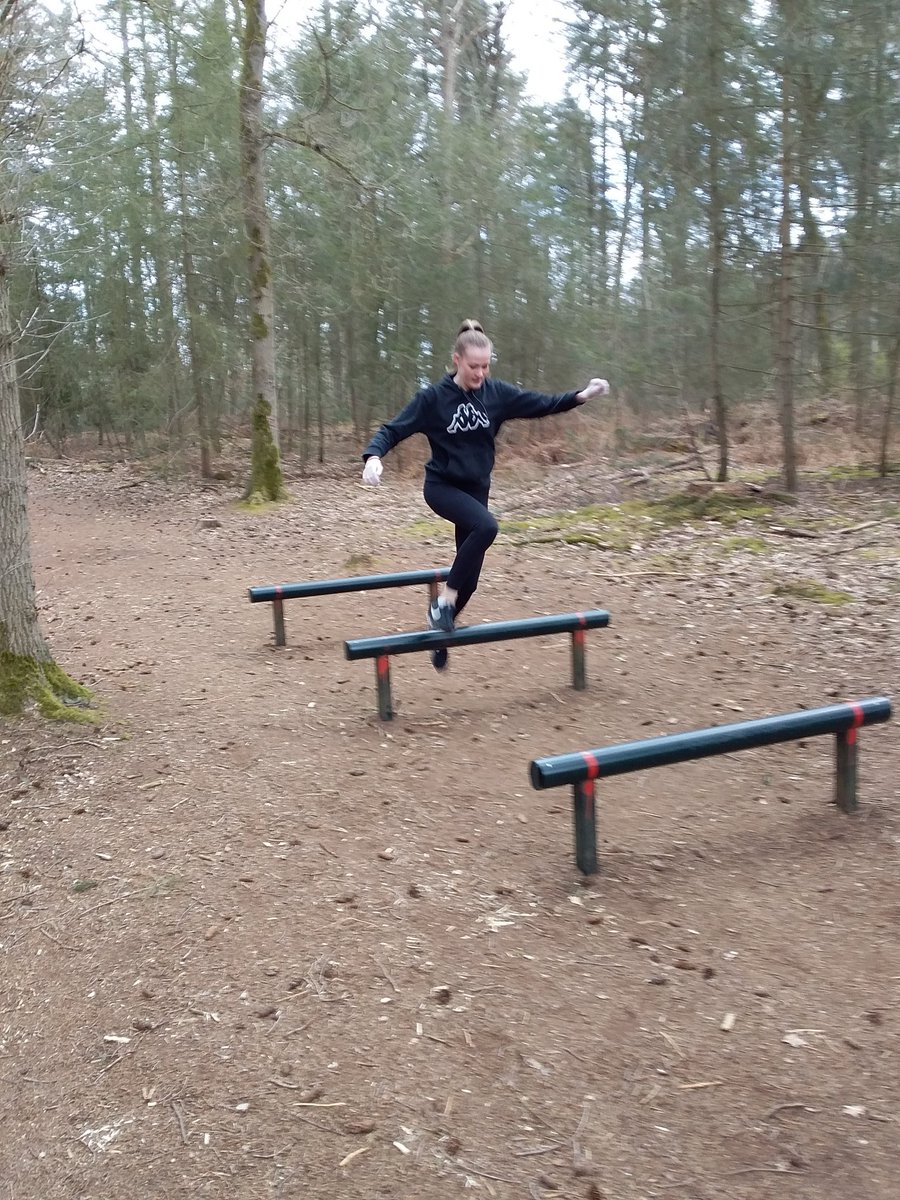 kluizenares's tweet photo. Een kind met adhd en een moeder die sportinstructeur is.... #opgelost
#welmethandschoentjesaan #moestenpuberjongensomlachen #fuckhun #bettersafethansorry https://t.co/qGA4ErUMYH
