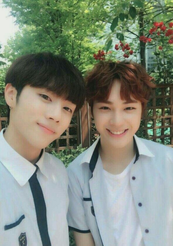 here& #39;e a thread of sunhak pics y& #39;all never knew u needed