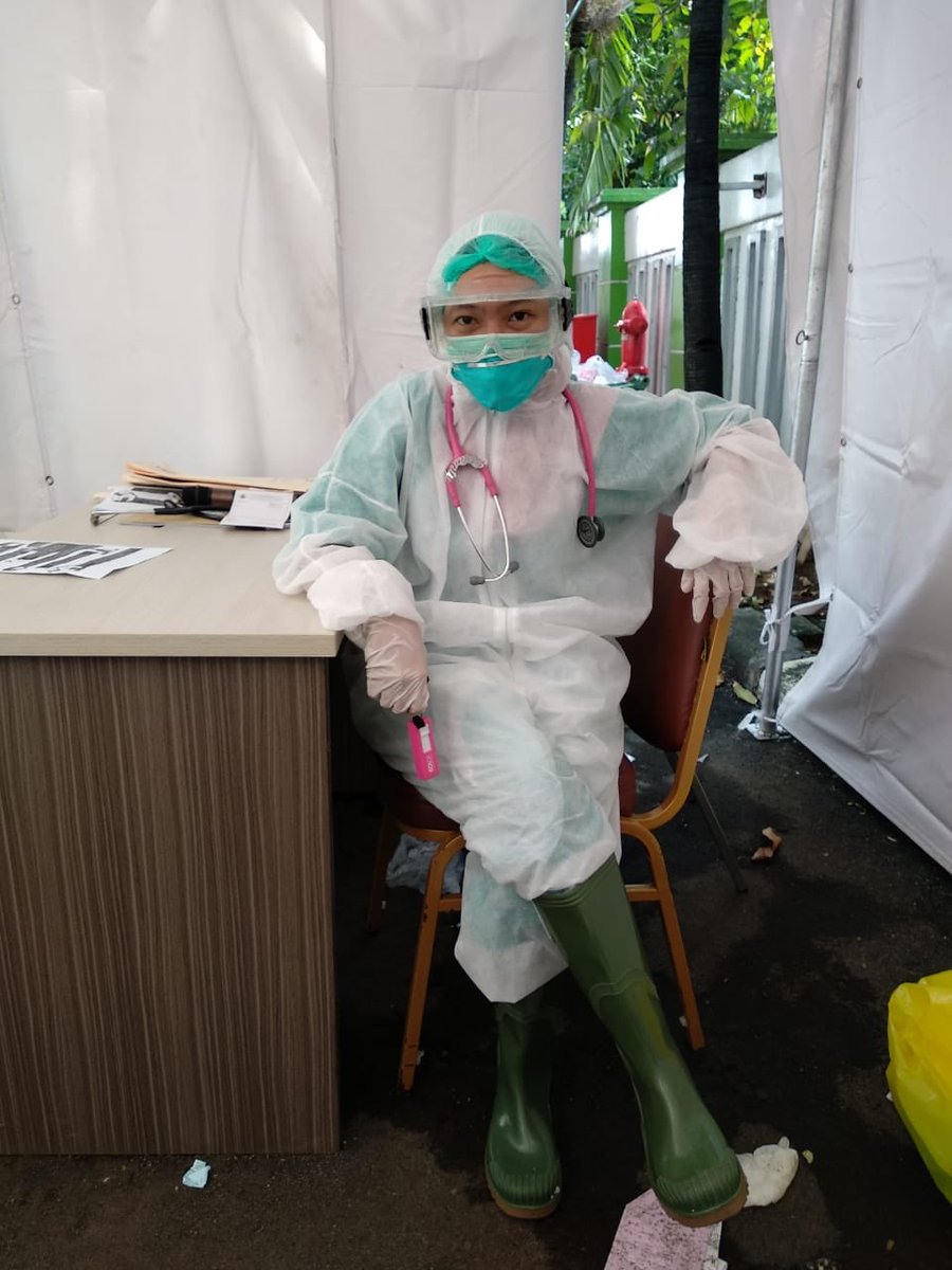 StevanyIFW's tweet photo. World...
Meet #drVia #vivavia mah beloved cousin ❤️
She’s on duty at #rsudkemayoran 🇮🇩
Would you please kindly pray for her & all of Medical Heroes’ health in serving 4d recovery of COVID-19 pandemic 🙏🏼
Thank you 4 your kind prayers 😘❤️
#suryaputranta® #IndonesiaForTheWorld® https://t.co/1yf2CFS752