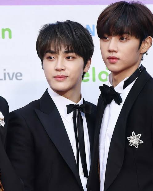 here& #39;e a thread of sunhak pics y& #39;all never knew u needed