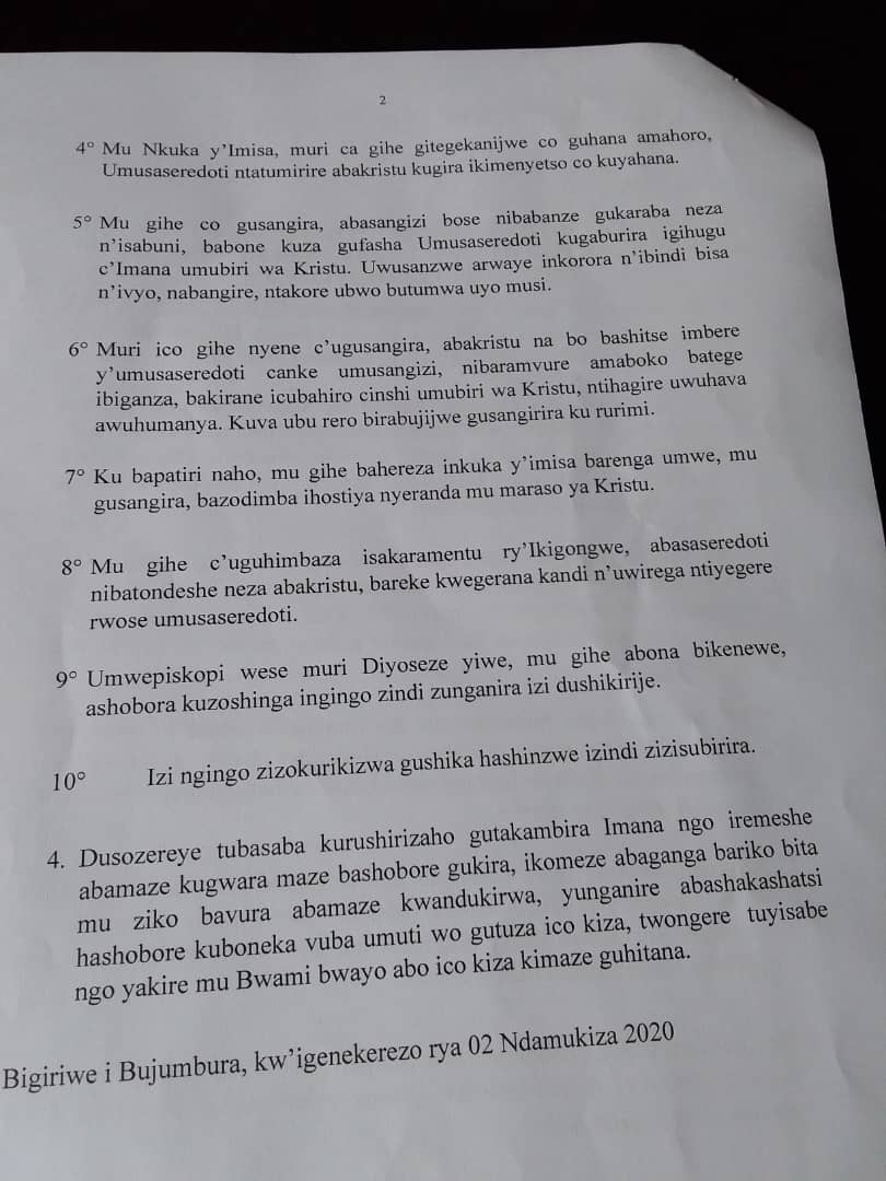  Les évêques de l'Eglise Catholique du  #Burundi publient un communiqué conjoint appelant les fidèles aux mesures de  #Social_Distancing et d’ #hygiène pour éviter les risques de contagion au  #coronavirus  Lors de la messe, la réception de l'hostie sur la langue est interdite