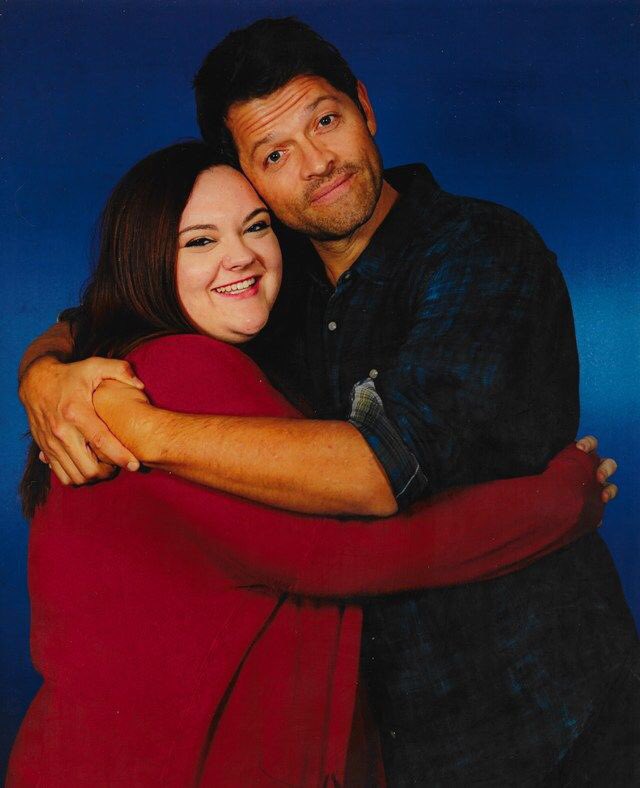 impalaimagining's tweet photo. Gonna join in on that photo op a day thing circulating because I need something to keep me sane. My photo ops, in chronological order, a thread: 

Today’s photo op is my first celebrity interaction EVER. @mishacollins from #SPNPitt in September 2017 💕 https://t.co/yzityvz9lz