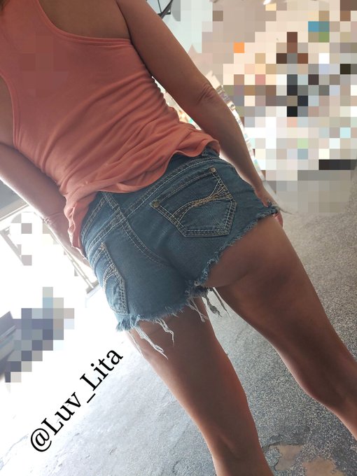 Wearing whatever I want to work. Hoping for a #bigtip  And yes... I'm on the menu.. Carry Out Only 😂 #daisydukes #hospitalitylife #amateurarmy<a href="/tag/daisydukes"class="tags"><span>#daisydukes</span></a><a href="/tag/amateurarmy"class="tags"><span>#amateurarmy</span></a><a href="/tag/bigtip"class="tags"><span>#bigtip</span></a><a href="/tag/hospitality"class="tags"><span>#hospitality</span></a>