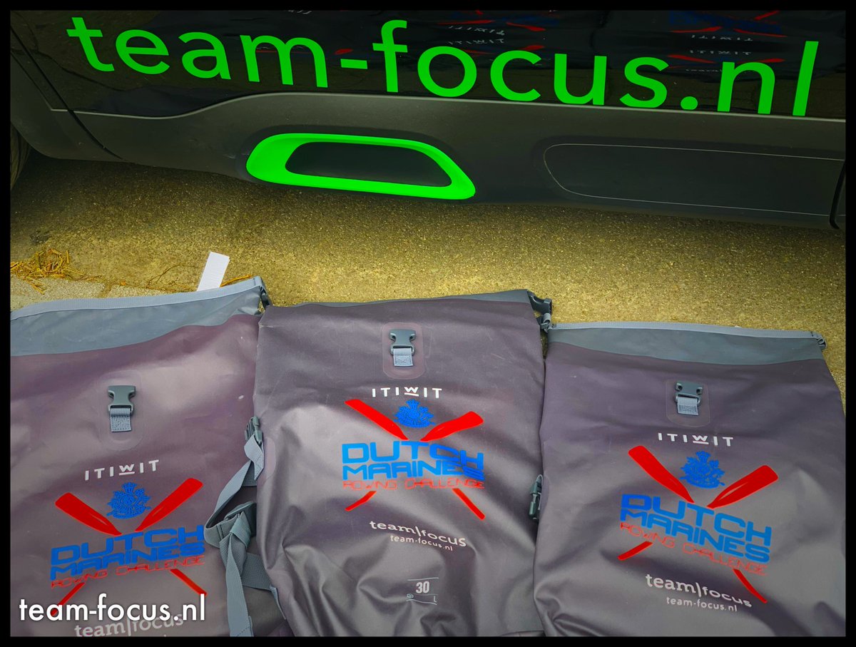 teamfocusNL's tweet photo. Voor de roeiers (hele groep Roermond) van Dutch Marines Rowing Challenge hebben we een waterdichte rugzak laten maken. 
Als jullie straks weer aan het roeien gaan hebben jullie de eigen spullen droog in de rugzak in de boot. @DutchMarines https://t.co/tgjIYKdu5M