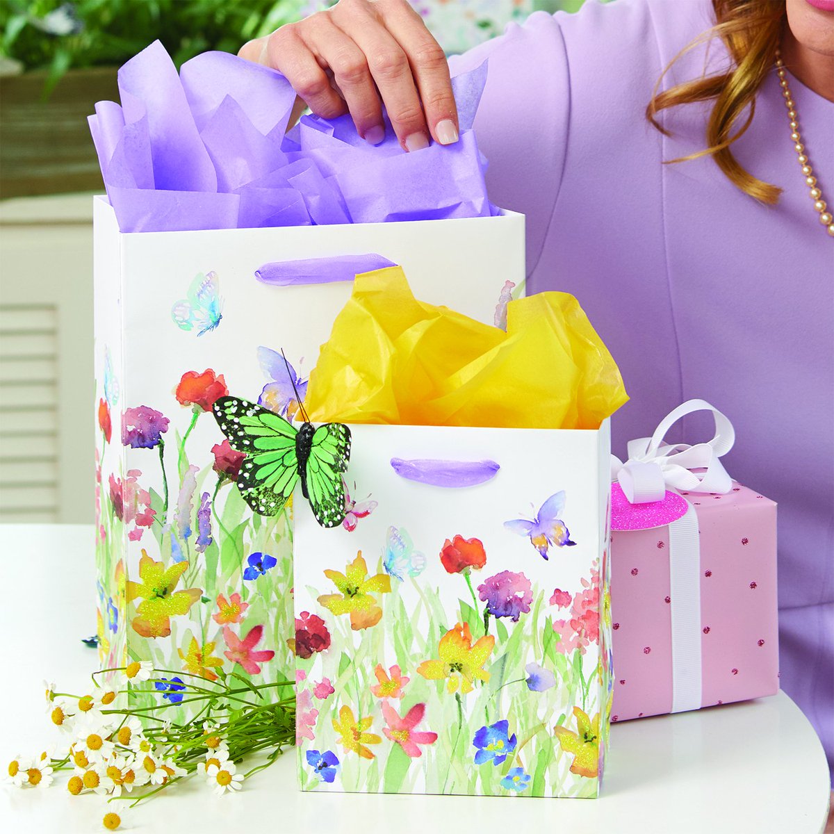 ByDesignDesign's tweet image. Waiting on those May flowers 🌸

#designdesign #acolorstory #thatsdarling #flashesofdelight #lovelysquares #papergoods #dailydoseofpaper #abmiscolorful #partygoods #giftbags #spring