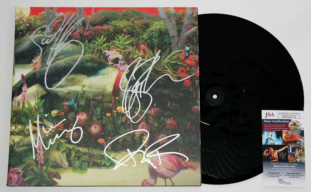 RSSignatures's tweet photo. Rival Sons signed items now available 

https://t.co/AIEZFYjLff

#autographs #signed #vinyl #signedvinyl #rivalsons #goodmusic #vinylrecords #record #autographedmemorabilia  #autographed #records #autograph #memorabilia #jsa #forsale #racctrusted #rts143 #racc https://t.co/OEzbwOKacR