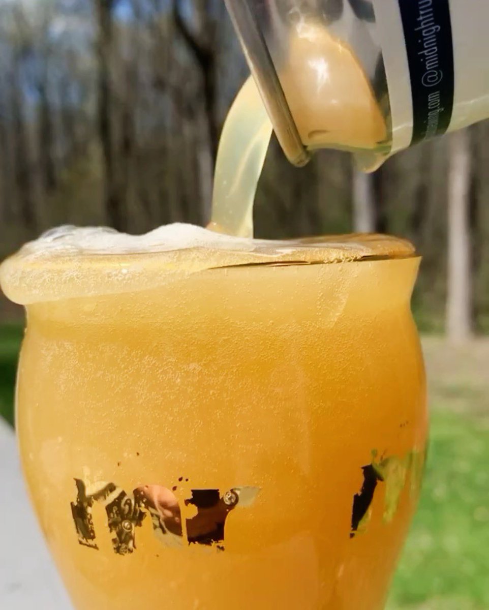 MidnightRunBrew's tweet photo. Zoom party this weekend? We’ve got you covered. Order your no-contact craft MR beer to-go online at https://t.co/5oU8woLn5b and pick up during business hours.

Weekend Hours:
Friday 5-9p
Saturday 1-7p
Sunday 1-7p

#drinkfrederick #drinklocal #frederickMD #MDbeer #marylandbeer https://t.co/LW0mLNBYYa