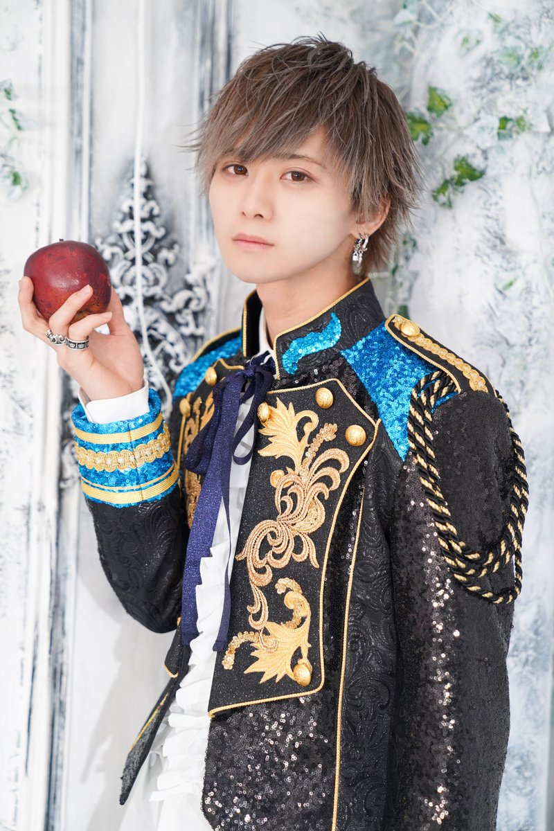 BLACKSNOW_info's tweet photo. "毒林檎"系王道メンズアイドルグループ
『BLACK SNOW』

▼メンバー紹介▼

◇しゅうと (@shutopi_BS)
◇担当カラー : 水色 https://t.co/NDIlb3ovEc