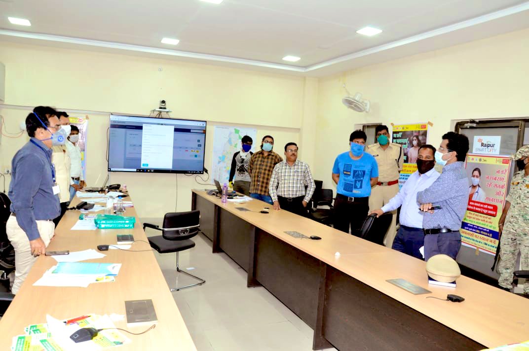 sonmonib5's tweet photo. Only with karuṇā (करुणा compassion ) , 
we can win over Corona ! Let's heal the world.
Today at #Relief camps and control centre in #Raipur !
#IndiaFightsCorona @LabourMinistry @IASassociation #COVID2019india #corona #chhattisgarh #health #labour #migrantworkers @ChhattisgarhCMO https://t.co/ANB0GRvCWD