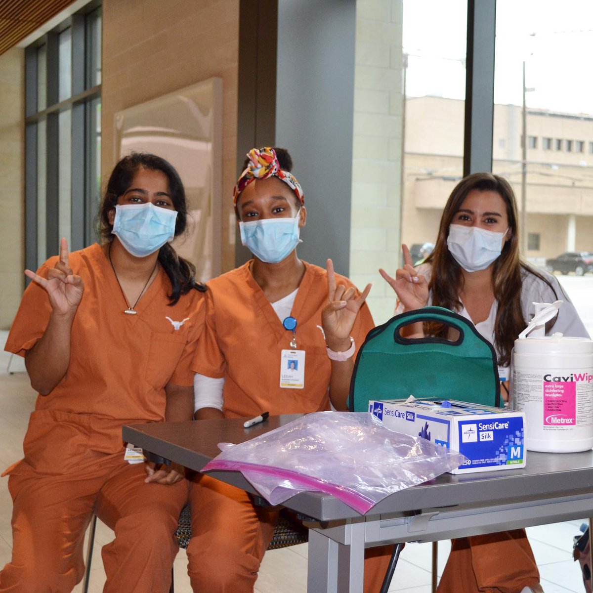 uthealthaustin's tweet photo. Thank you to UT Nursing students who have volunteered to help screen people entering the UT Health Austin building! You are such an amazing help to the team #hookem🤘 @LonghornNursing https://t.co/I72hk0lwCJ