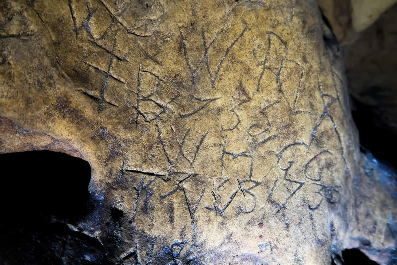 The caves  @CreswellCrags evidence Neanderthal occupation 50,000-60,000 years ago, it is also home to the northernmost cave art in Europe and the world-famous ritual, protective ‘Witch Marks’.Discover more: https://www.creswell-crags.org.uk/  #MMEncyclopedia  #MMinQuarantine