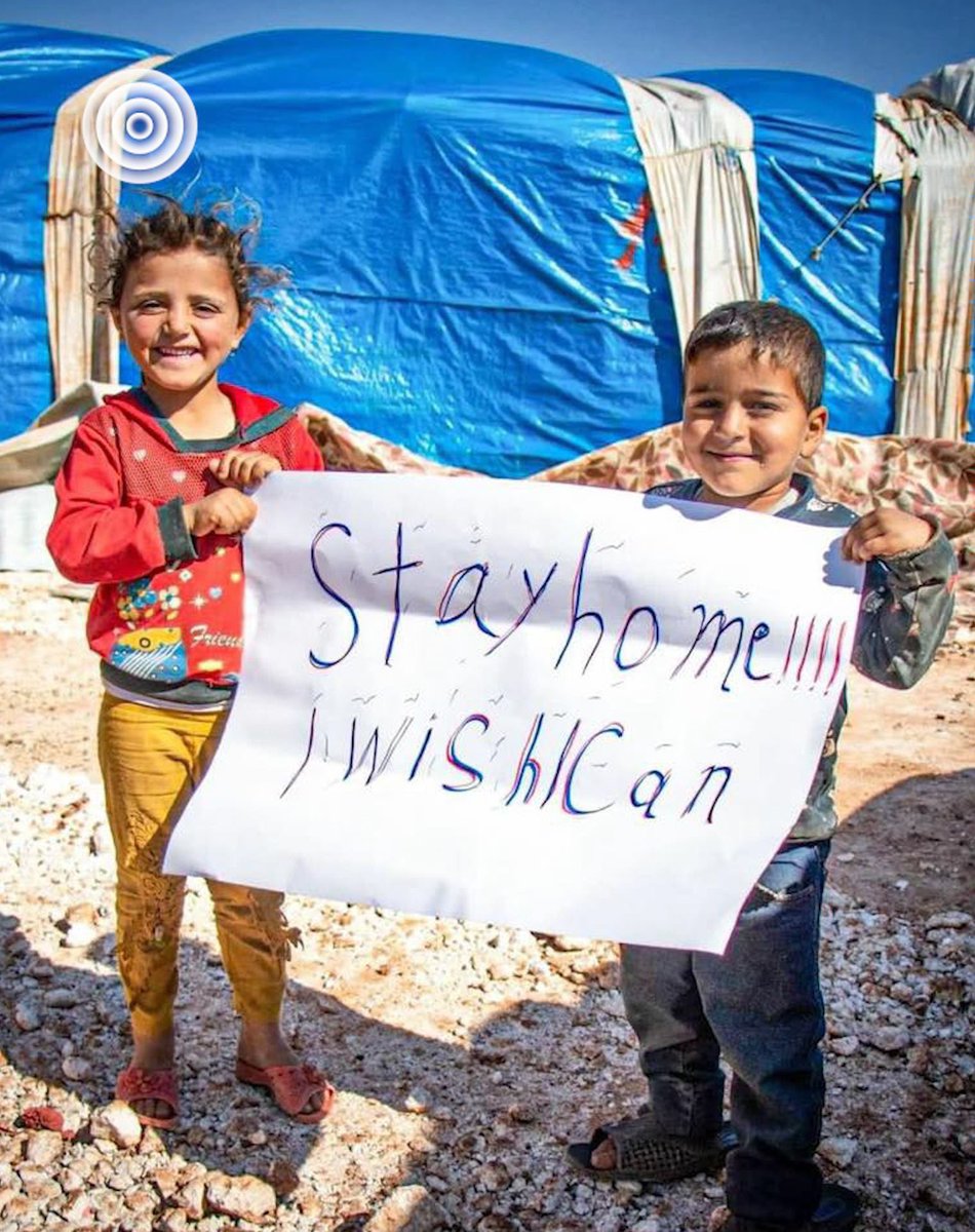 Het beeld van de week:

“Blijf in uw kot. Ik wou dat ik dat kon!”

Een boodschap van de kinderen uit de kampen in Idlib, aan alle mensen over heel de wereld. 
#beeldvandeweek