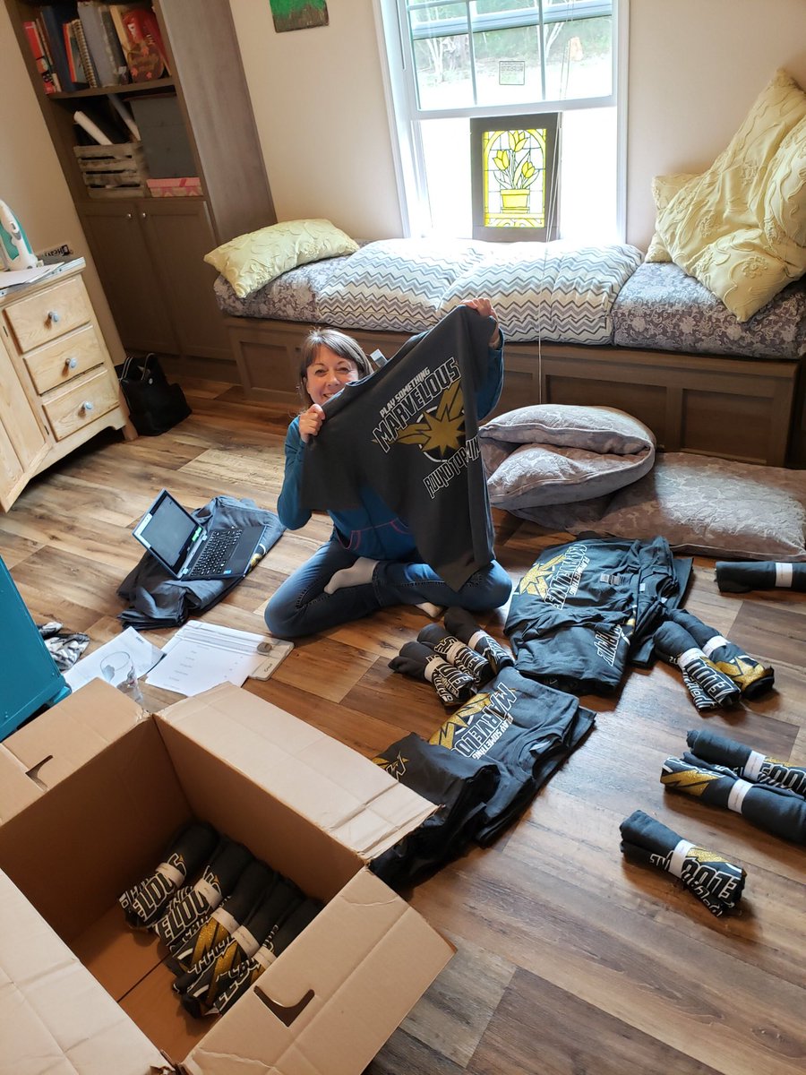 RTC_HS's tweet photo. ✔️ Yard duties
✔️ Oil change
✔️ Band t-shirt sorting
This is how our Cub Family stays busy 💛
#COVIDCantStopTheCubs
#CubsKeepCalmAndCarryOn
#RTCStrong
#RTCProud https://t.co/0RyG7RZXp9