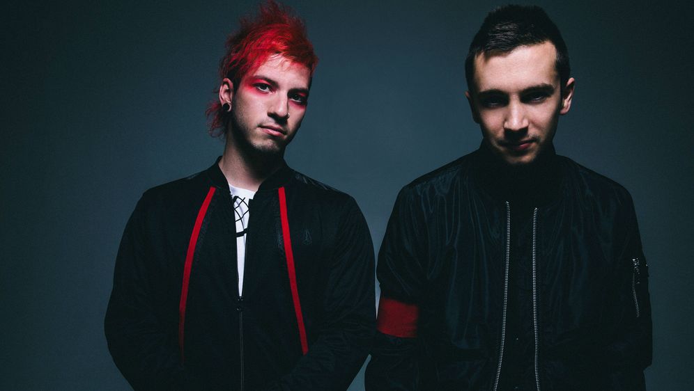 IIFPEII's tweet photo. "Few Proud Emotional."

#OpenRP
#twentyonepilotsRP
#AutumnProzac

Ships with josh 

Gay
Anxious
Scared
Quiet
Soft boi
Anger issues

❤🔃 https://t.co/3B5EHW7UQn