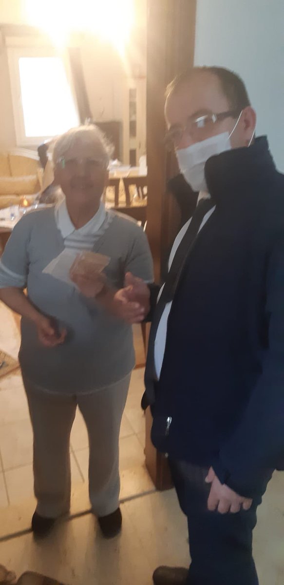 bodrumMEM's tweet photo. 65 yaş ve üstü ile kronik rahatsızlığı bulunan vatandaşlarımızın ihtiyaçlarını karşılamak üzere oluşturulan Vefa Sosyal Destek Gruplarında gönüllü öğretmenlerimiz hizmetlerini sürdürüyor. @tcmeb @ziyaselcuk @MuglaMem @pervin_tore @aslankorkmazmeb https://t.co/iUN8eO3DEY