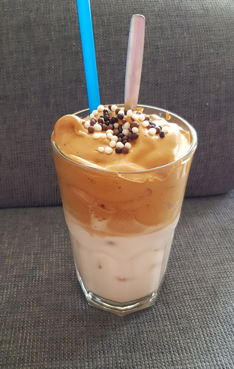 hayan_saek's tweet image. So.. I tried Dalgona Coffee (Latte). It&apos;s good but a bit too bitter for me. Maybe next time I&apos;ll add less coffee and use vanilla sugar. I wonder if this works with cacao too? Or maybe mixing coffee and cacao?! Hm.. 🤔 #dalgonacoffee #dalgonalatte