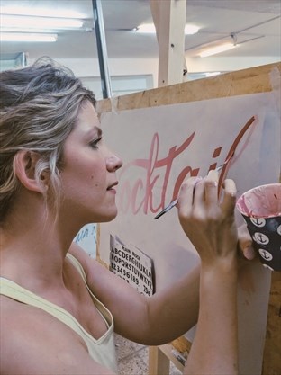 This #westTO designer is painting logos for #Toronto businesses in exchange for a hospital donation: toronto.com/news-story/991…