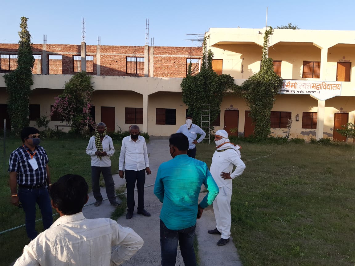 AgraDoprup's tweet photo. विकास खण्ड खंदोली मे बहार से आने वाले 9  व्यक्तियों को रोका गया हे इनका चिकित्सीय परीक्षण भी कराया गया 
@dm_agra @Bhupendraupbjp @uppanchayatiraj @CMOfficeUP @myogioffice @UPGovt https://t.co/OKQE9xyRDW