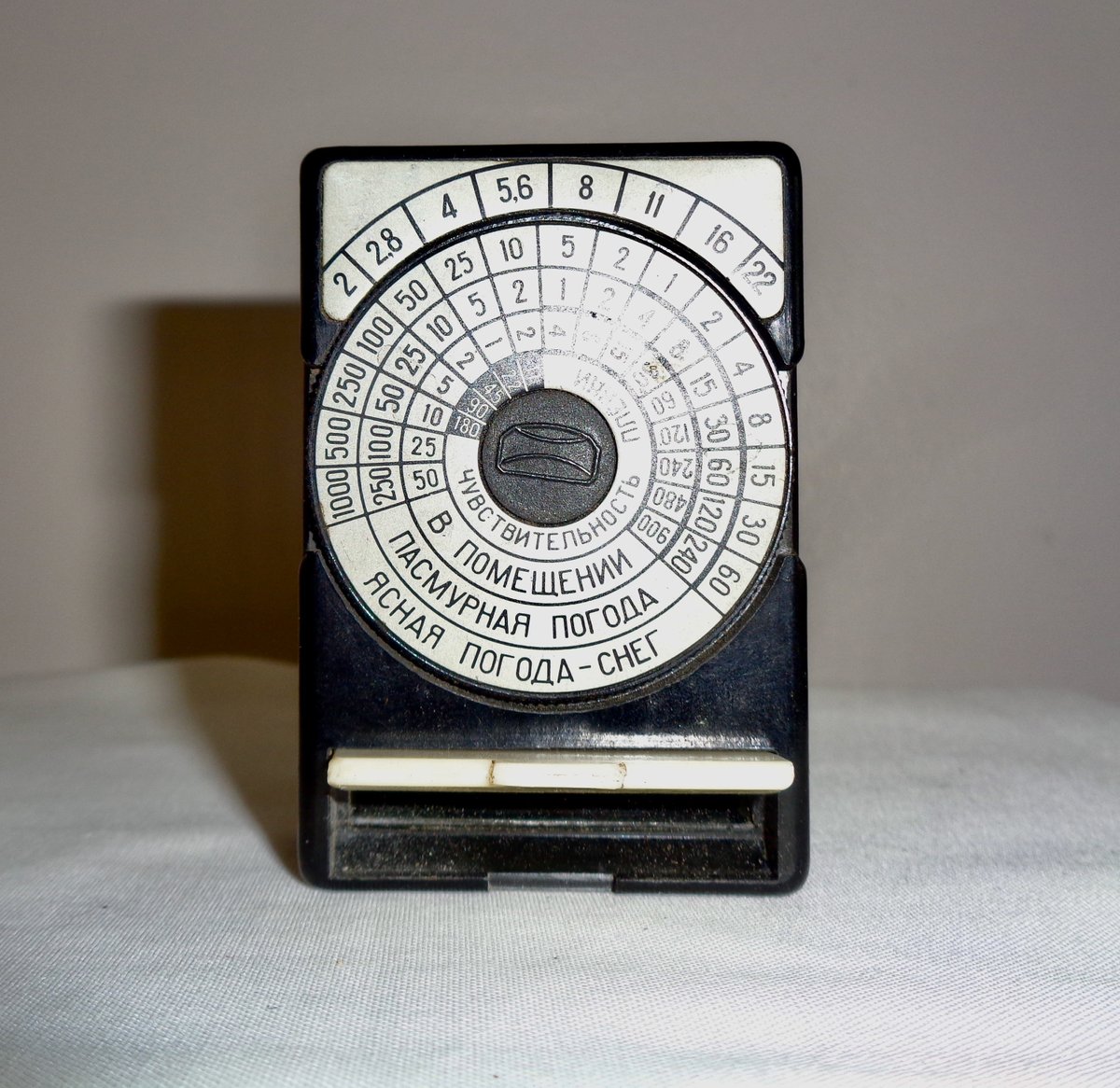 MullardAntiques's tweet image. Vintage Russian Fomo Optek Extinction Light Meter etsy.me/3dRadKa #movieprop  #lightmeter #extinctionmeter #vintagephotography #earlyphotography #1950sphotography #exposuremeter #analogue #mullardantiques #fomooptik