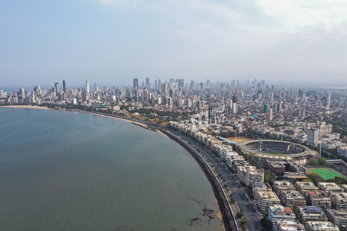 A thread of scenic images of Mumbai city's iconic locations as shot by a drone during the  #COVID19  #lockdown. #coronavirusTeam:  @madeby_kd  @SSawantML  @BeingBombay Special thanks to  @MumbaiPolice Picture 1: Marine Drive