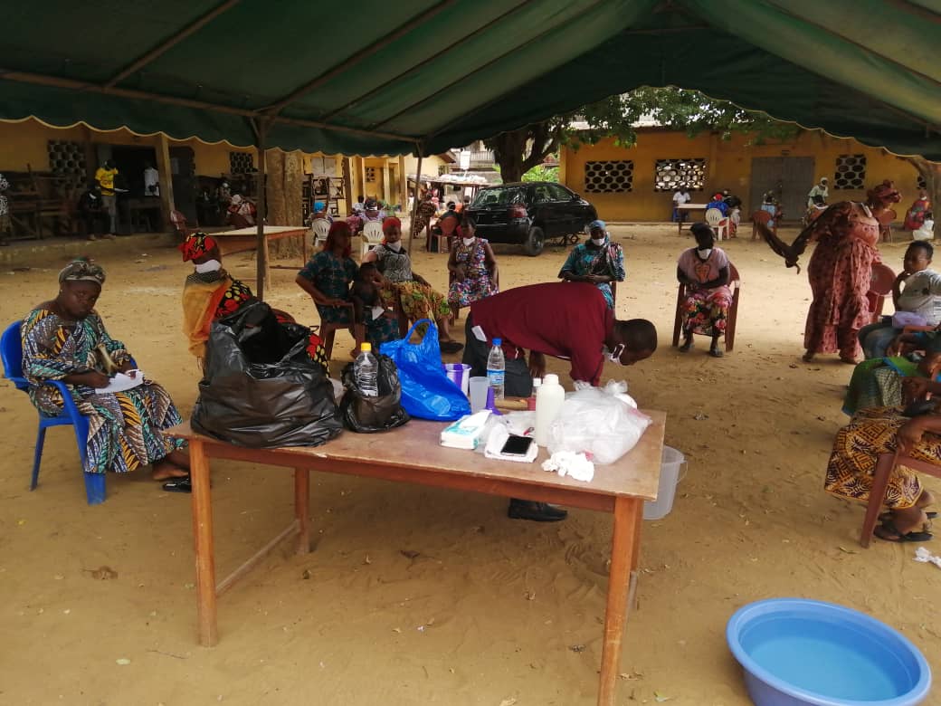 CAMPAGNE "je me protège, je te protège : et toi ?"
Différents ateliers se déroulent aujourd'hui à Yopougon Andokoi afin de sensibiliser les habitants du quartier sur l'importance du respect des règles d'hygiène dans le cadre de la lutte contre le corona virus.
#stopcovid19