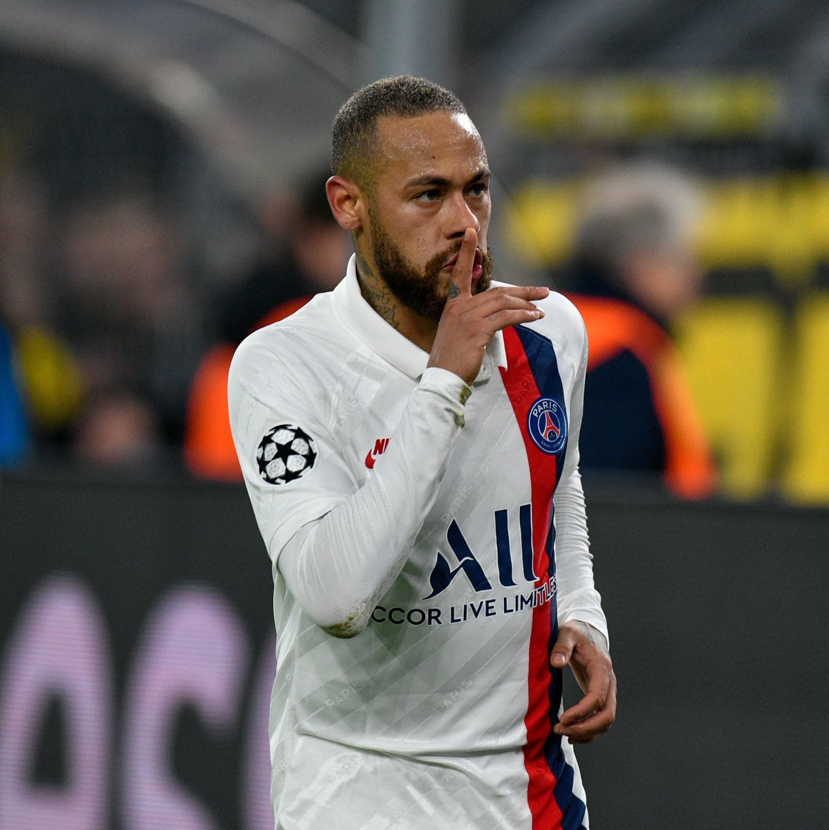 goal's tweet image. Neymar has donated £775,000 to help fight the coronavirus pandemic 🙌

The donation was split between UNICEF and a fund created in Brazil 💰

He made the gesture in secret, but was revealed as the donor on Brazilian TV 🇧🇷