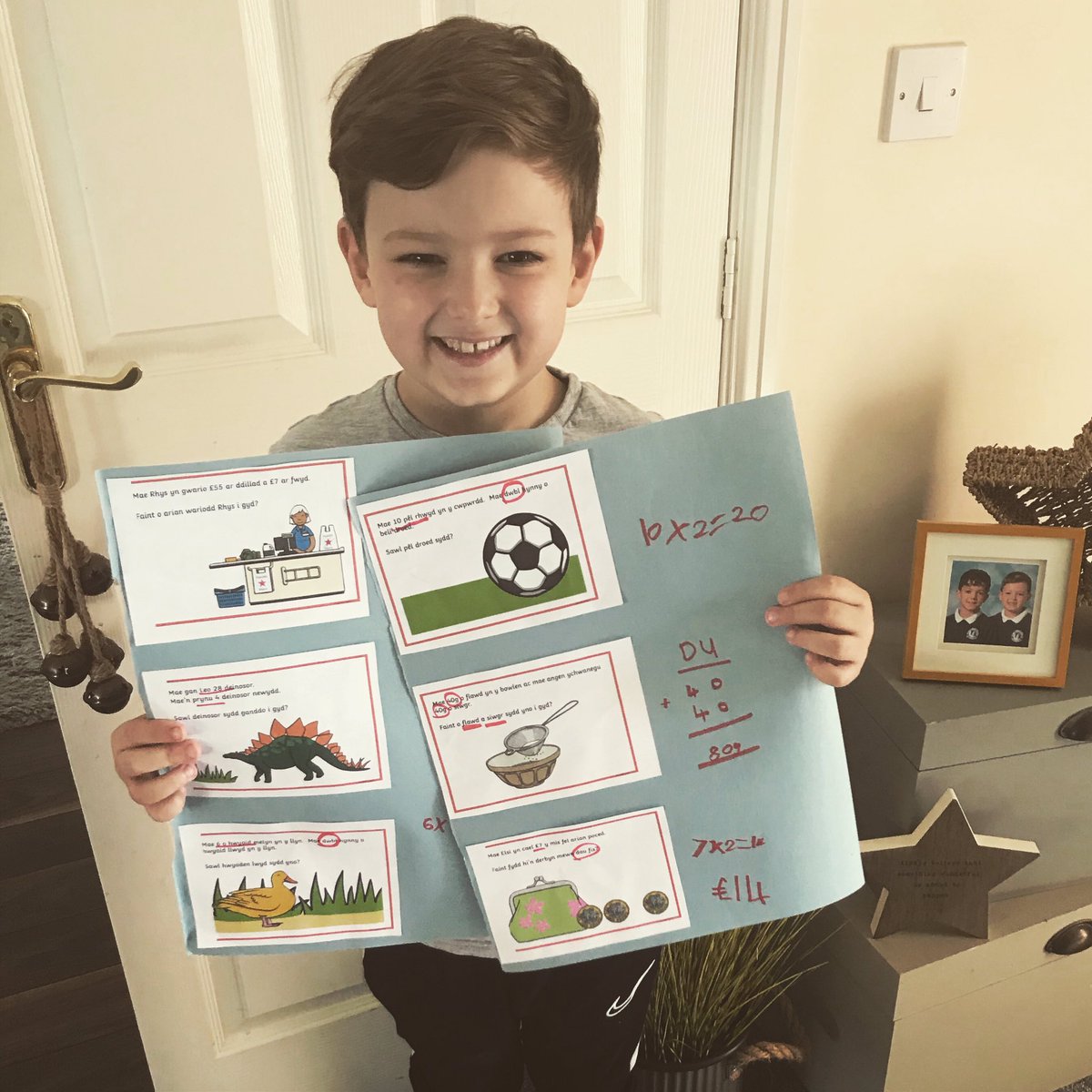 Mrs_K_Watkins's tweet photo. Hwyl gyda rhifau heddi #joio #tablau #datrysproblemau #gcnantowen #gcnantcwmceffyl @Ysgol_y_Castell https://t.co/xIA2OC49Ki