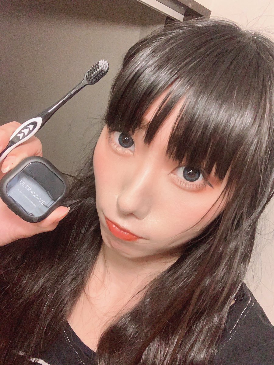 akimoto_rui's tweet photo. 寝る前に　#歯磨き、、🦷

皆様は、実は歯ブラシってすごく汚れているって知ってますか？？
#MEDIK なら、汚れた　#歯ブラシ を3分で99.9% #除菌　してくれるので、

歯を磨く前にささっと使ってます❤️
コンパクトでとっても便利だからわたしは洗面台に置いてます。

#歯ブラシ除菌キャップ　#STBOOK https://t.co/xjG8mgt5qi