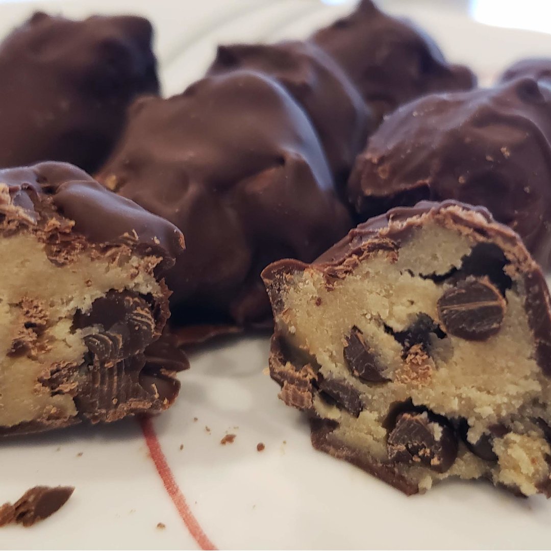 ShowYourTeal's tweet photo. With everyone stuck at home, what better time to make a treat? We just took our favorite #dairyfree #eggfree chocolate chip cookie recipe, rolled the dough into balls and froze them. Next we dipped the balls into melted @enjoylifefoods chocolate and refroze. Yum! #stayhome #safe https://t.co/vGblsRINRB
