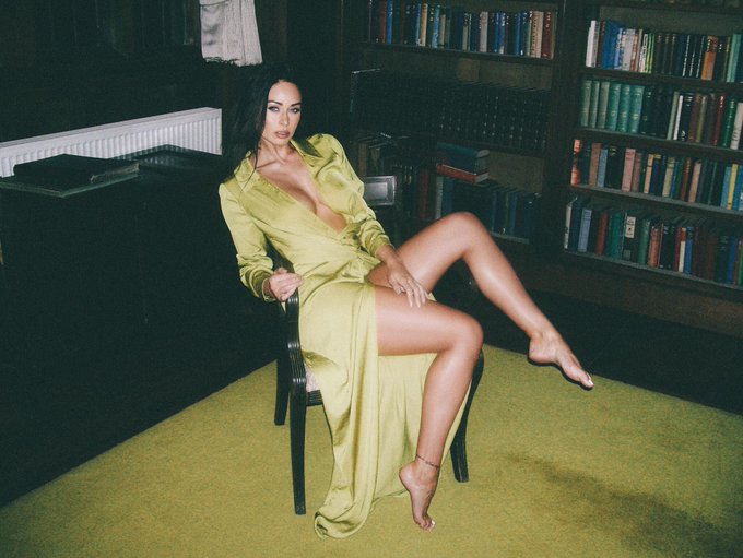 Ready for the weekend 🥂 @missclarer1 x @CamsJournal

#sixty6mag #issue2 #longlegs #stunning #limegreen