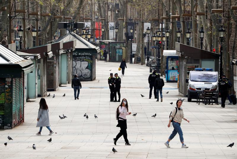 informativost5's tweet photo. ➡️ España | Las Ramblas de Barcelona el 12 de marzo y una semana después

➡️ Siria | El zoco del casco viejo de Damasco el 12 y el 26 de marzo

> https://t.co/jnFDxlbLU5 https://t.co/9Fwo8rK2EQ