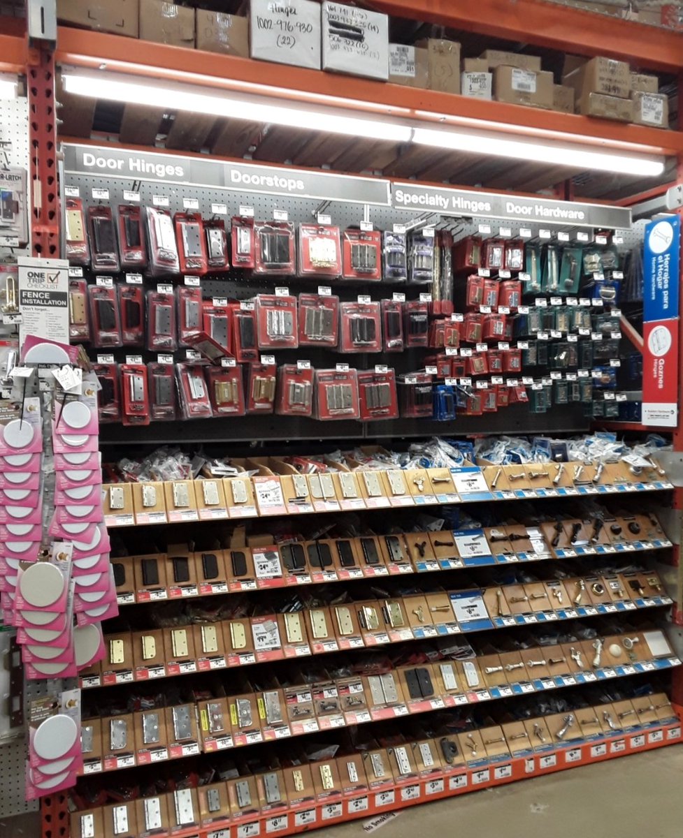 ReneChristian67's tweet photo. 569 is making sure the store is ready for the weekend @KadeKasner @shawncheuka @chance_lowry @jma8306 @Kevin_c_lam1111 https://t.co/R4dUD7aAgA