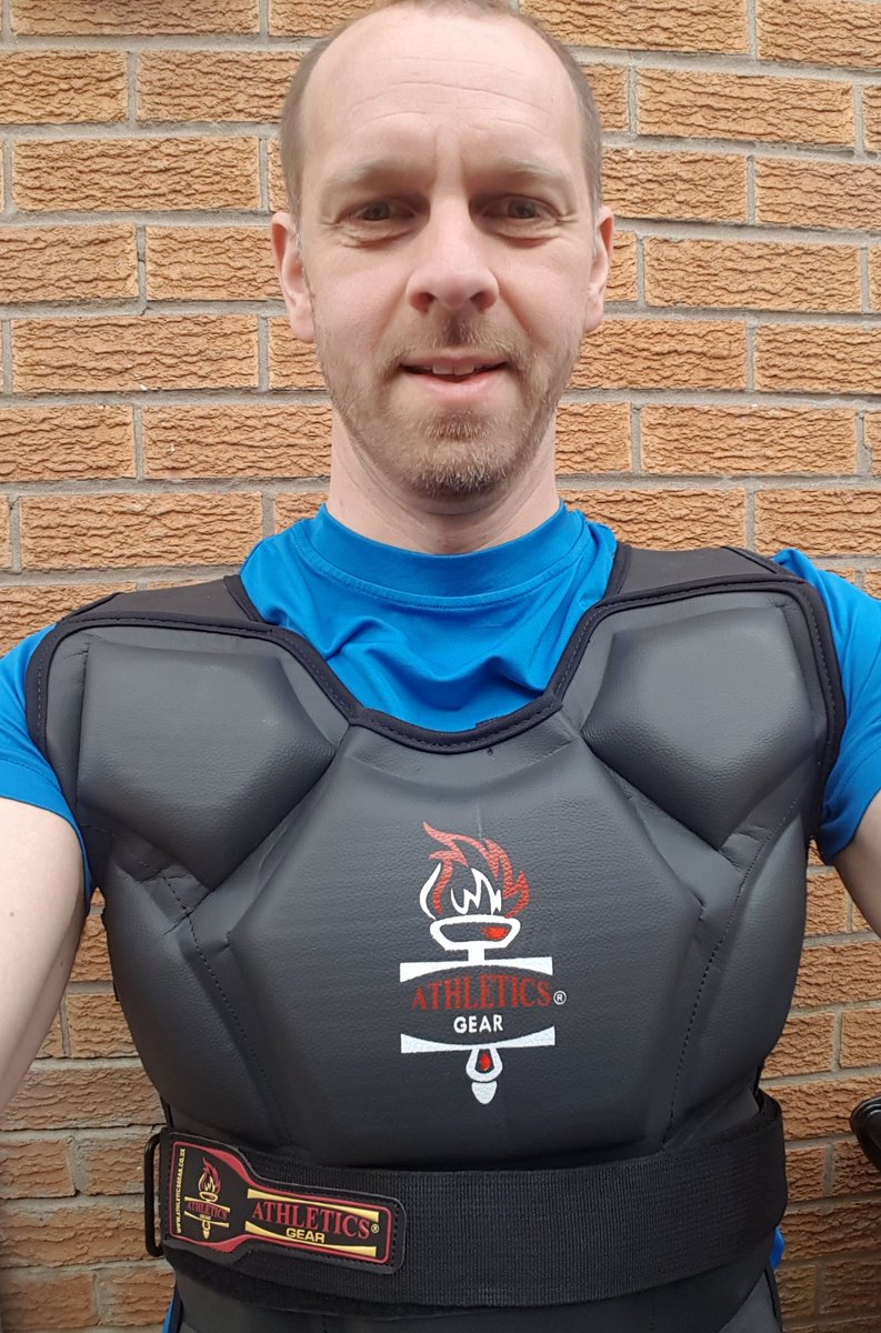 ucanswim's tweet photo. Weighted vest arrived earlier this week. Been loving wearing it for some very short runs and HIIT sessions. Amazing how much harder things are with it on! @UkTriChat @Zone3official @RedBullUK #redbullneptunesteps #redbullneptunestepstraining https://t.co/r5zRa6NhSb