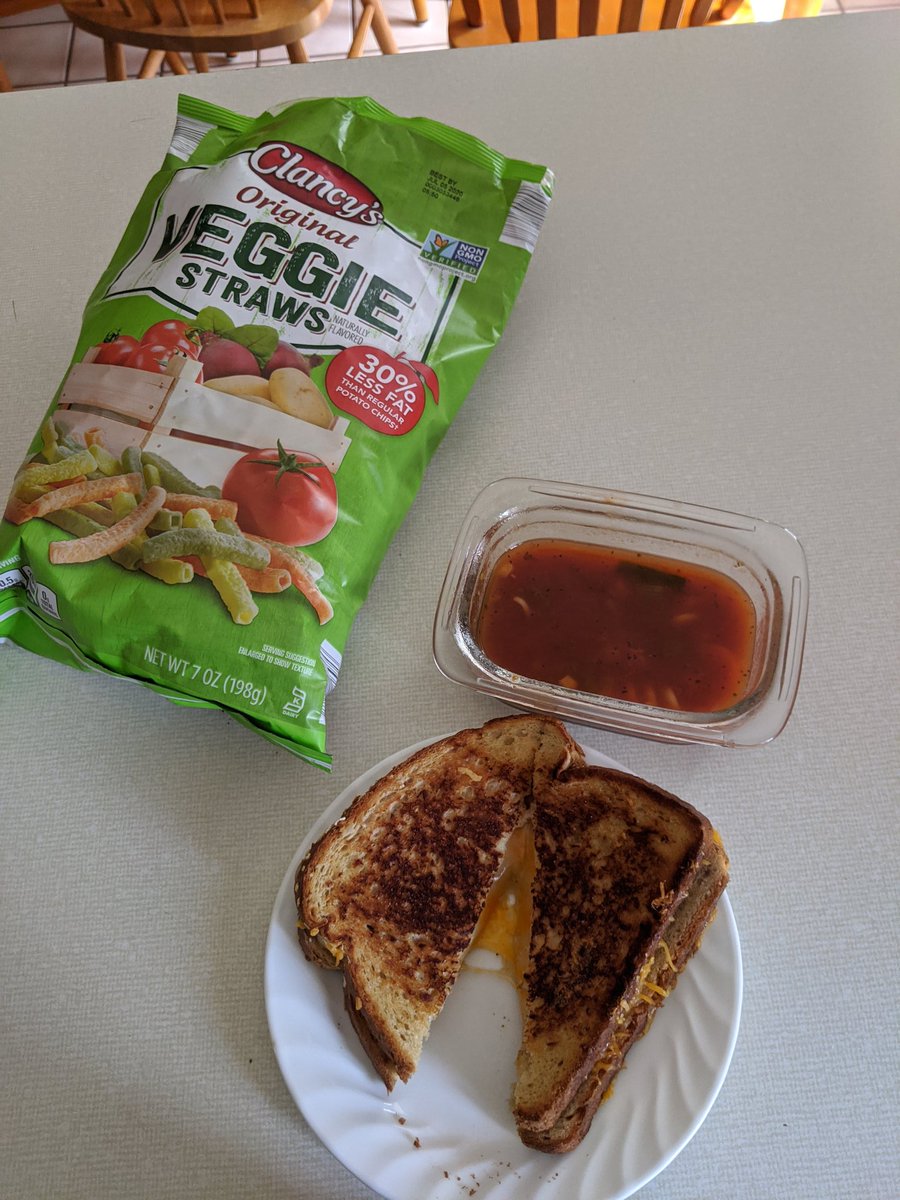 Mz_Geee53's tweet photo. Comfort Food Friday with veggie soup, veggie straws, and toasted cheese sandwich! #GoBago
@BagoHSPrincipal https://t.co/3WObJosPtz