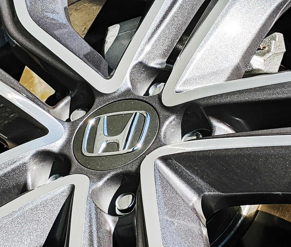 concentratedcar's tweet photo. @honda #crv 1.5t awd touring 2/3: straightforward v-spokes. https://t.co/76ipLcTAyV