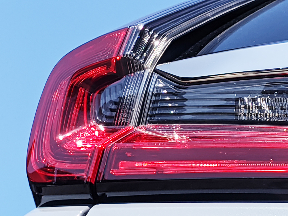 concentratedcar's tweet photo. @honda #crv 1.5t awd touring 3/3: #taillight shaped like a bent beam. https://t.co/MdV89EpPrR