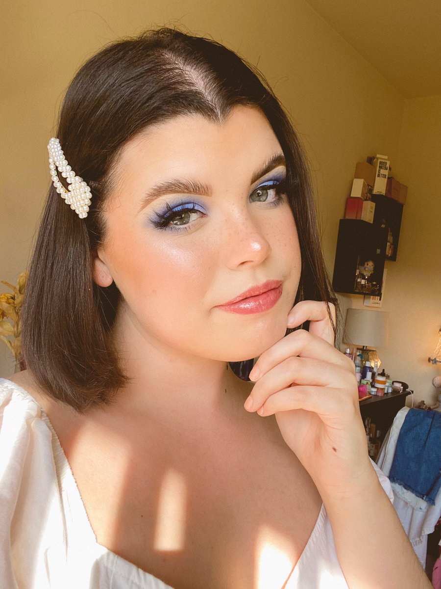 taylorannlaw's tweet photo. Bubbles🤍💙
@colourpopcosmetics #prettyfresh tinted moisturizer, Flexitarian highlight, @KathleenLights1 Zodiac palette 
@elfcosmetics hydrating #16hrcamoconcealer 
@nudestix #nudiesbloom  in Poppy Girl 
@milkmakeup #kushbrow in Dutch, #kushmascara, #bakedbronzer https://t.co/Ks0gvovjFZ