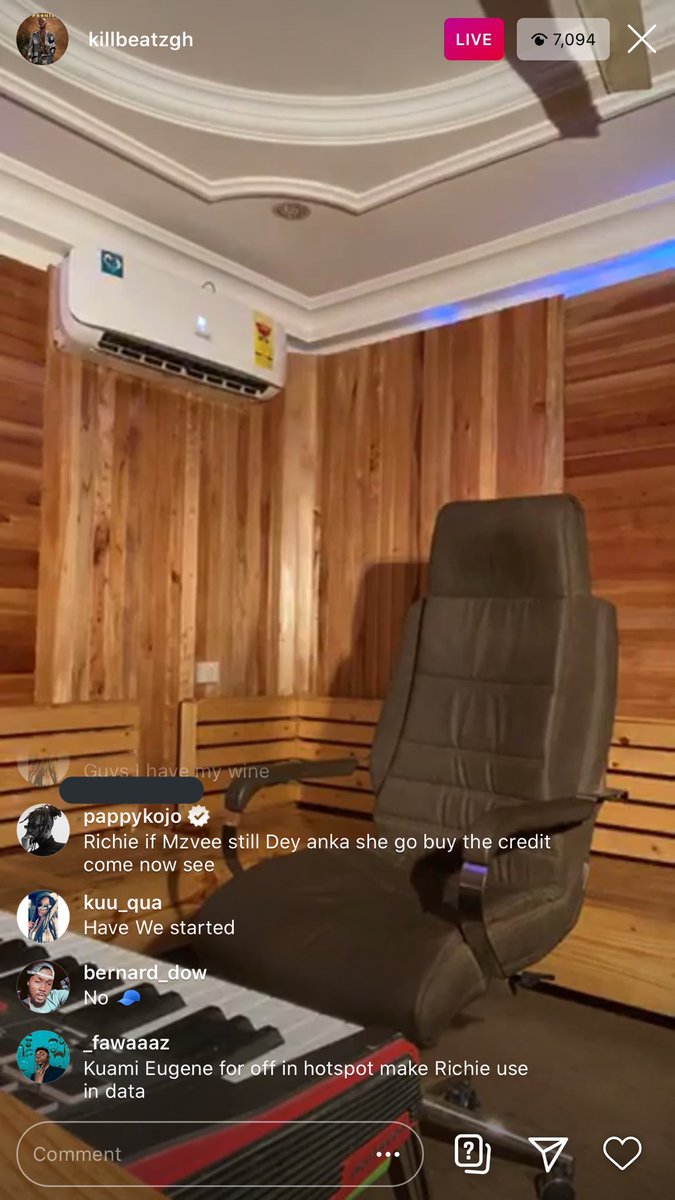 AsieduMends's tweet image. Pappy Kojo said if Mzvee still dey around like she buy airtime give Richie already 😂😂😂😂

See Pappy fool ei