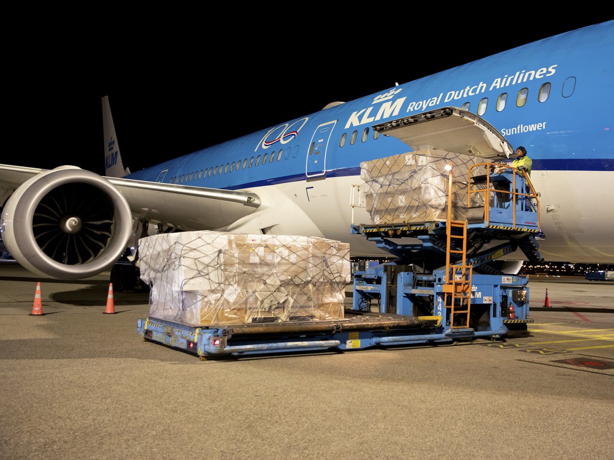 Vanochtend kwam er uit China weer een vracht binnen met 938.000 chirurgische maskers type IIR. Deze zijn inmiddels allemaal gekeurd volgens de richtlijnen van het <a href="/rivm/">RIVM</a> en akkoord bevonden voor uitgifte. Goed nieuws voor de fantastische medewerkers in de zorg.