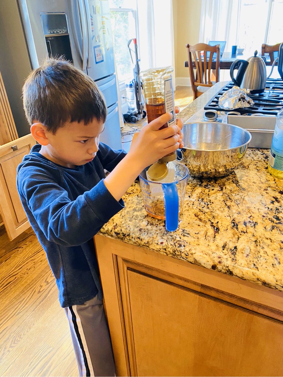 NolesAdventures's tweet photo. Todayβs special: banana bread ππΌπ #futurechefinthemaking #cookinglessons #deliciousfood #DolvinGoesDigital #FCSrising @DolvinES https://t.co/DVEzhY5LXB