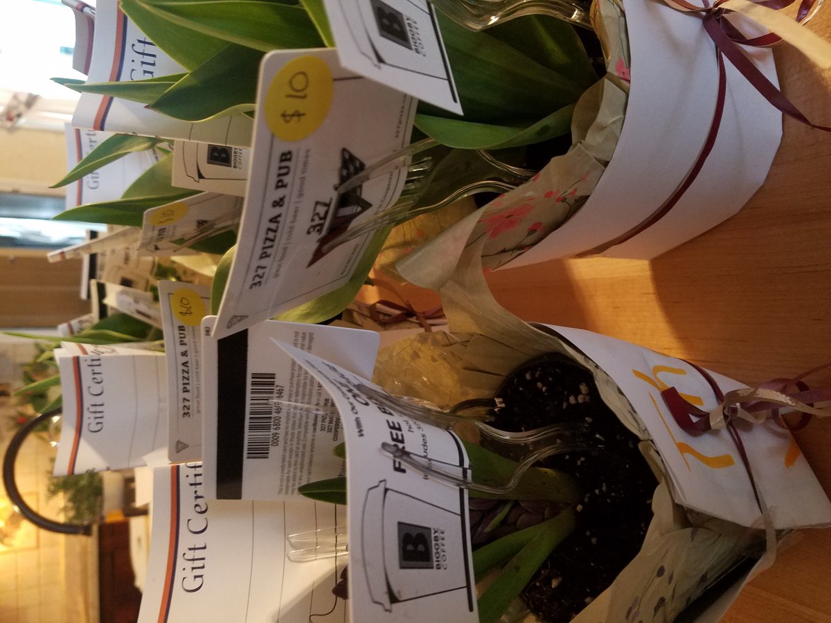 Ottawa Community School Network employees and community partners worked together for a special thank you to food service employees who are working hard to keep meals available for students. Thanks to all who are helping to feed Ottawa area kids! #DoingMoreTogether