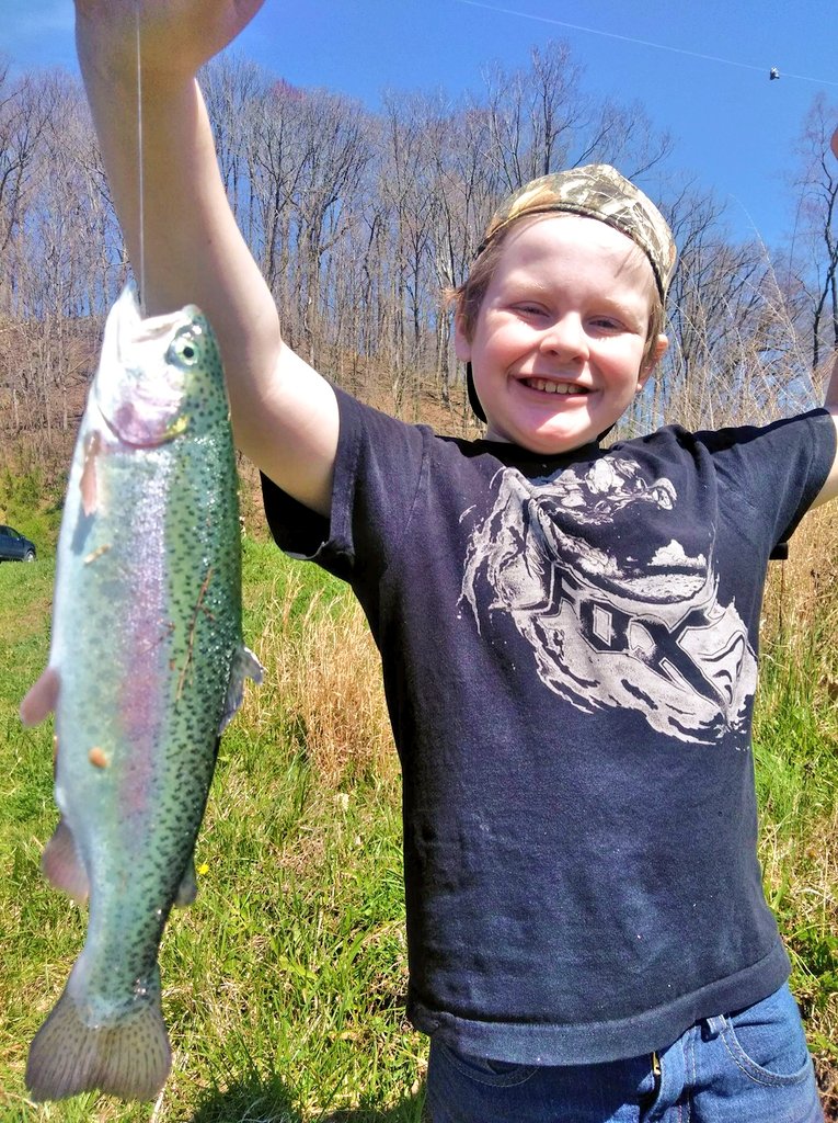 LittleBit_Foxy's tweet photo. My baby caught his fist Rainbow Trout today!! 😍 https://t.co/FoJucJp4qv