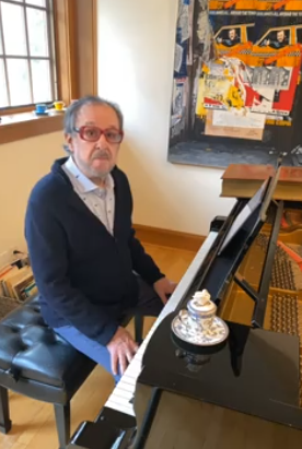 The lineup for today's #Facebook session is short, but sweet...

1. "We'll Be #Together Again"
2. "Cheek to Cheek"

Tomorrow, I'll relax and recharge to bring some fresh tunes on Sunday...see you then!

#bobjames #piano #friday #weekend #music #jazz #physicaldistancing #espresso