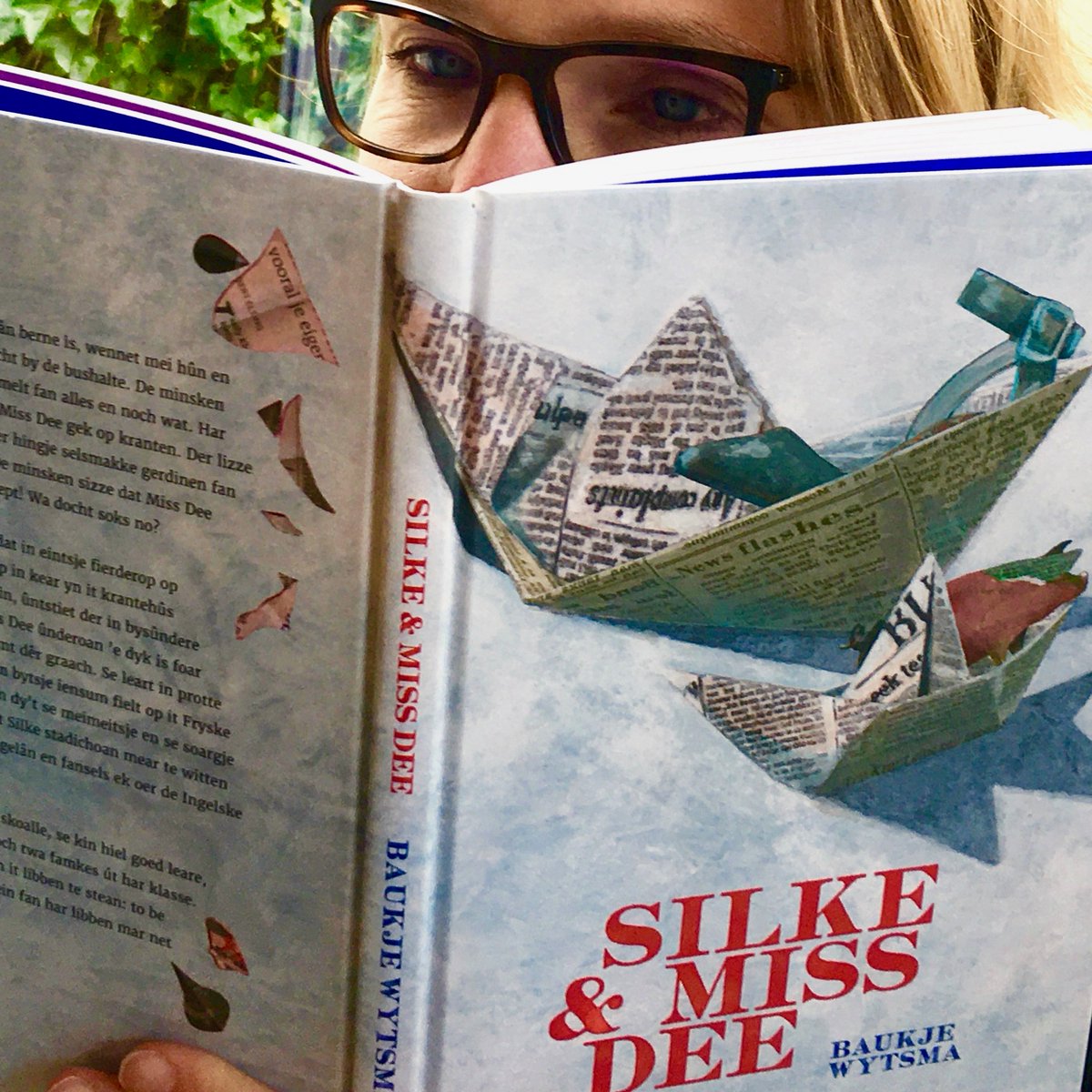 tantetjits's tweet photo. Nij boek: Silke en miss Dee! Yn de boeketoptsien fan de @Afuk_  en no ek op https://t.co/WEIbBTMV9z. Oer oars wêze as oars, oer freonskip en oer sjoen wurde. #iklêsthús #ikleesthuis https://t.co/NqscYBBlN5